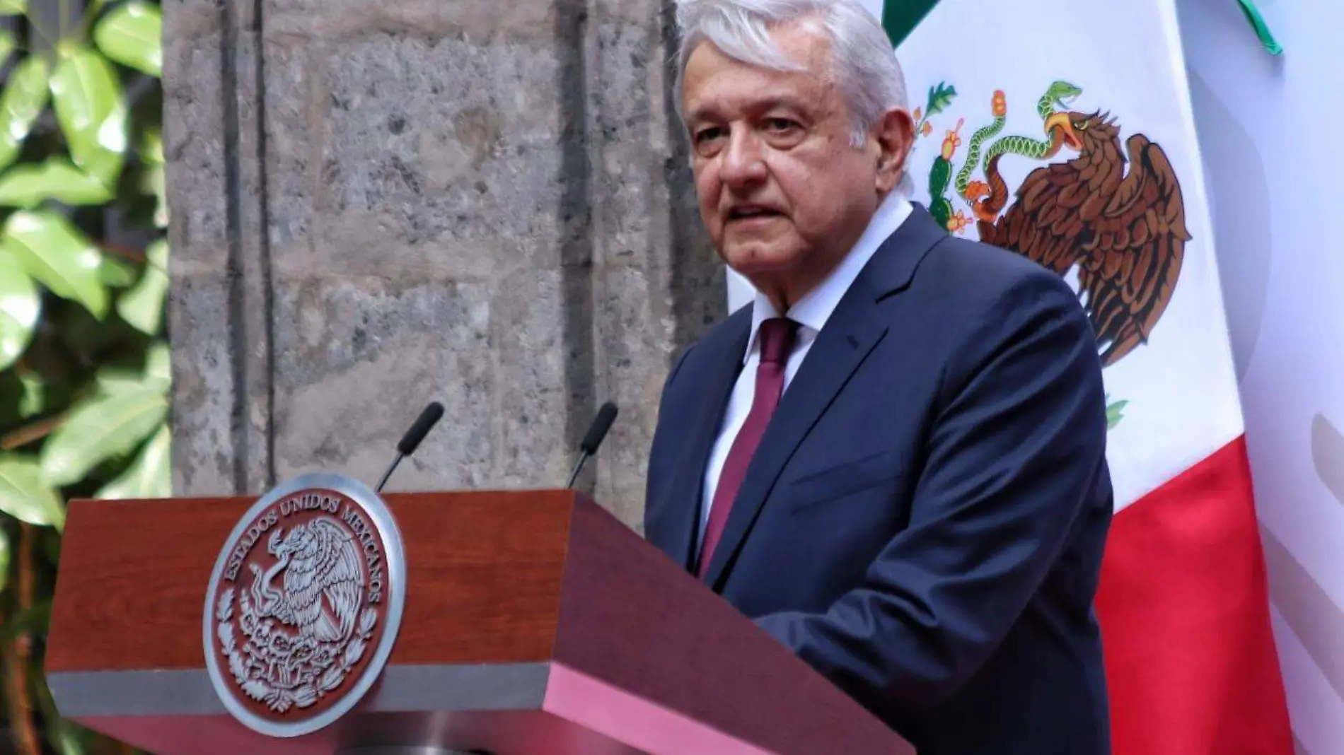 amlo neoliberal lunes ROBERTO HERNANDEZ